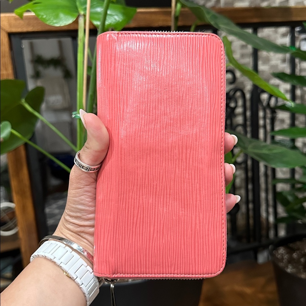 Louis Vuitton Pink Textured Zip Around Wallet - Picture 3 of 13